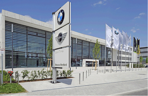 



4
 Die simulationsgestützte Optimierung mit Wetterdatenaufschaltung entwickelt sich dank kurzer Amortisationszeiten zu einem interessanten Geschäftsfeld. Meteoviva wird nach der erfolgreichen Erprobung des Systems im IT-Zentrum von BMW weitere Gebäude der Liegenschaft damit ausrüsten. 
