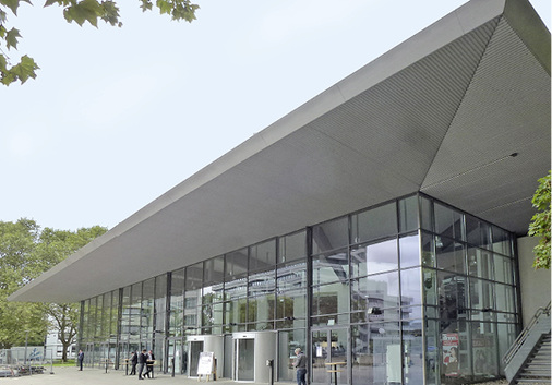 



8
 Rund 200 Anwender bzw. Anbieter von Gebäudeautomation nahmen an der 30. GLT-Anwendertagung im Audimax des KIT in Karlsruhe teil. Die Besonderheit dieser Veranstaltung ist die klare Sprache, mit der offensichtliche Probleme mit der Technik und den Marktpartnern diskutiert werden. 
