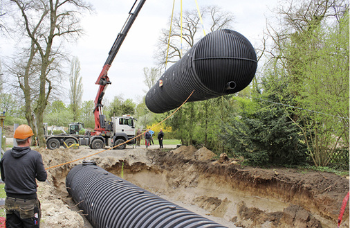 
3
 Der eingesetzte Mobilkran war eher ein Leichtgewicht …



