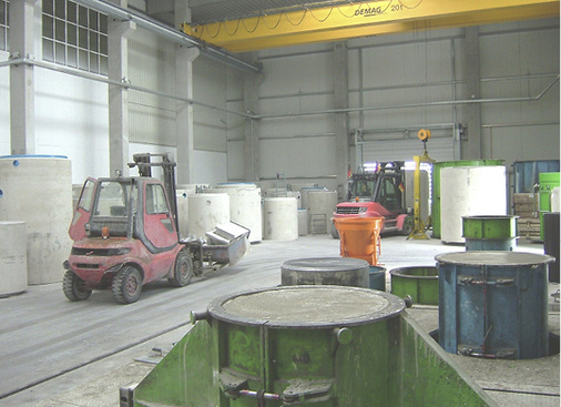 
3
 Gussformen für Regenwasserspeicher. 



