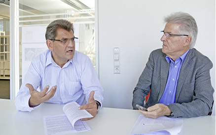 <p>
<span class="GVAbbildungszahl">2</span>
 Martin Becker, Wolfgang Schmid: Auftraggeber, Planer, ausführende Gewerke und Betreiber von GA-Systemen müssen mit zusätzlichen Investitionskosten für die IT-Sicherheit rechnen. 
</p>

<p>
</p> - © Margot Dertinger-Schmid

