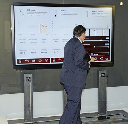 



5
 In der Warmwasser-Erlebniswelt sorgen Belimo-Ventile für das Öffnen, Schließen, Umstellen und Beimischen, die Visualisierung zeigt den Schulungsteilnehmern alle Details. 
