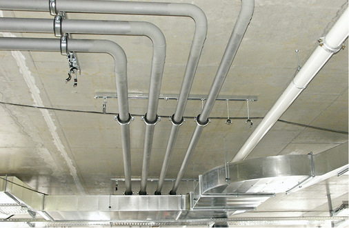 



1
 Klassische Deckenschiene mit mehreren Rohren nebeneinander. 
