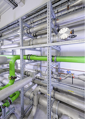 



3
 Stehender mehrgeschossiger Schienenrahmen mit einem Schwerlastmontagesystem (Mefa Centum). 
