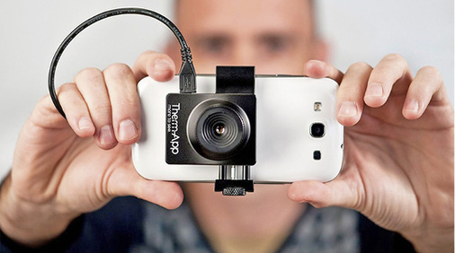 



4
 Auf das Smartphone aufsteckbare IR-Kameraaufsätze nutzen das Smartphone-Display für die Anzeige der Wärmebilder. 
