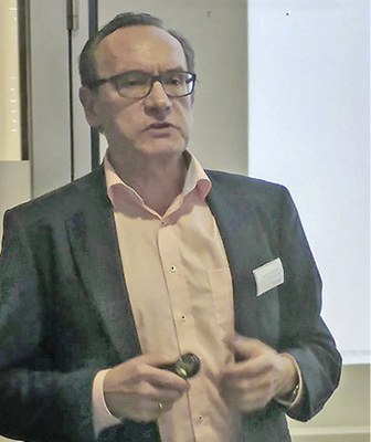 <p>
</p>

<p>
<span class="GVAbbildungszahl">2</span>
 Gerald Gumprecht: „Der Markt für Gebäudemanagementsysteme der Kategorie Connected Buildings wird zweistellig wachsen. Honeywell will dabei einen vergleichbaren Stellenwert einnehmen wie Apple in der mobilen Kommunikation.“ 
</p> - © Honeywell Building Solutions

