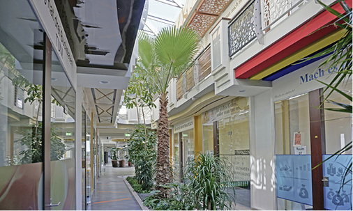 



2
 Luftige und lichtdurchflutete Flure im Stil einer Shopping-Mall – dies ist typisch für den Hauptsitz des Immobilieninvestors Saller Unternehmensgruppe. 
