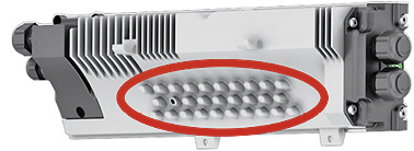 



6
 Noppen am Elektronikgehäuse (rot markiert) verbessern die Kühlung. 
