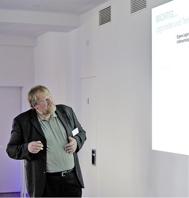 
4
 Lothar Erdinger informiert über die Risiken einer Legionelleninfektion und Präventionsmaßnahmen. 



