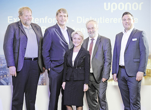 <p>
<span class="GVAbbildungszahl">7</span>
 Beantworteten viele Fragen aus der Praxis der Teilnehmer (v. l.): Lothar Erdinger, Ansgar Borgmann, Sandra Sutti, Michael Günther und Michael A. Heun.
</p>

<p>
</p> - © Uponor GmbH, Haßfurt

