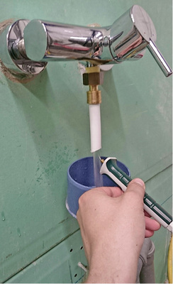 



2
 Die Versuche starten mit der Simulation eines 6-minütigen Duschvorgangs, bei dem die Wassertemperatur über den Handmischer auf 40 °C eingestellt wird. 
