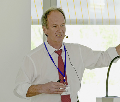 



12
 Werner Schenk hat sich als eine Art deutscher Wärmepumpendoktor einen Namen gemacht. Mit dem von ihm entwickelten „10-Punkte-Check“ lassen sich schlecht ausbalancierte Anlagen mit oftmals nur geringinvestiven Maßnahmen deutlich verbessern.
