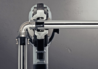



7
 Schnittbild des Raxinox-Rohrs mit dem druck- und temperaturbeständigen Edelstahl-Inliner: Ein hochfester Mantel aus aufextrudiertem Polyethylen macht das Rohr gleichermaßen stabil und flexibel. 
