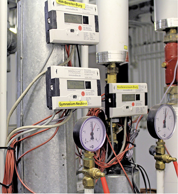 
6
 Wärmemengenzähler mit M-Bus-Technologie liefern durch eine Schnittstelle zu einem Bussystem die Verbrauchsdaten, sodass an zentraler Stelle detaillierte Auswertungen vorgenommen werden können.



