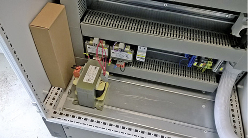 



5
 Nicht dokumentierte und nicht fest eingebaute elektrische Baugruppe. 
