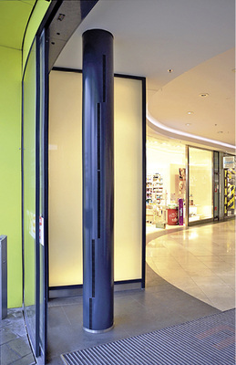 



3
 arwus-Luftschottanlage am Eingang eines Einkaufsmarktes. Jede Anlage wird nach den Kundenanforderungen und den örtlichen Gegebenheiten konstruiert. 
