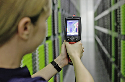 



7
 … deshalb werden insbesondere hochinstallierte Räume, wie Rechenzentren, kontinuierlich thermografisch überwacht. 
