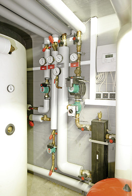 



4
 Erkenntnisse für die Beprobungspraxis: Zentrale Probennahmen am Trinkwassererwärmer allein sind nicht aussagekräftig genug. Bei hygienisch-mikrobiologischen Untersuchungen, speziell Krankenhäusern, Pflegeheimen und Kindertagesstätten, empfiehlt es sich, eine individuelle Beprobungsstrategie zu erarbeiten, die periphere Entnahmestellen aller Steigstränge einschließt. 
