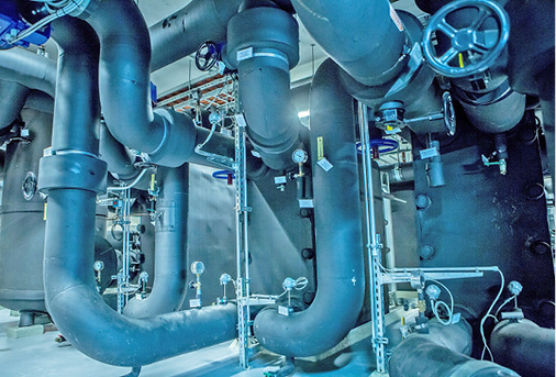 
3
 Am Standort Stachus betreiben die Stadtwerke München eine Kältezentrale mit einer Erzeugungsleistung von 12 MW. Im Sommer dient das Grundwasser bzw. Stadtbachwasser primär zur Rückkühlung der Kältemaschinen, im Winter wird weitgehend natürlich gekühlt. 



