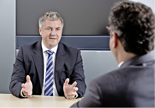 



5
 Michael Lechte: „Wer sich heute für ein System mit R410A entscheidet, kann dies in der Gewissheit tun, dass er über die Lebensdauer der Anlage ein Kältemittel einsetzt, das alle gesetzlichen Auflagen erfüllt und weder brennbar noch hochgiftig ist.“
