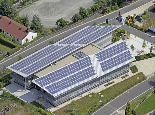 



6
 Die Photovoltaik-Anlage auf dem Dach des MST-Verwaltungsgebäudes erzeugt mehr Strom, als im Normalfall gebraucht wird. Das Gebäude wurde mit Niedrigenergie-Standard geplant und gebaut.
