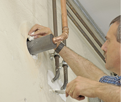 



13
 Der fachgerechte Verschluss des Ringspalts mit einem geeigneten Baustoff ist Bestandteil des Rohrabschottungssystems Armaflex Protect. Anders als Mörtel oder Vergussmassen können gebrauchsfertige Produkte, wie die Armaprotect 1000 Brandschutzpaste, sehr einfach verarbeitet werden.
