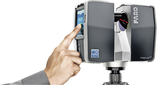 



5
 Auf einem Stativ montierte 3D-Laserscanner tasten mithilfe einer Spiegeloptik und eines Laserstrahls Objekte motorisch gesteuert zeilenweise ab; … 
