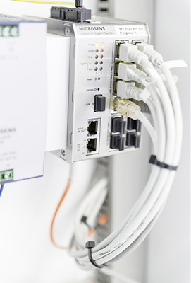 <p>
</p>

<p>
<span class="GVAbbildungszahl">4</span>
 Die Smart Engine von Microsens übernimmt die Energieversorgung der Leuchten über Standard-Datenkabel.
</p> - © Microsens

