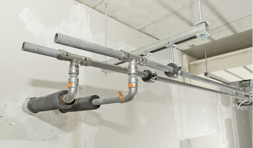 



2
 Rund 2,4 km Rohr und fast 2500 Megapress-Verbinder wurden für die Wärme- und Kühlleitungen installiert. 
