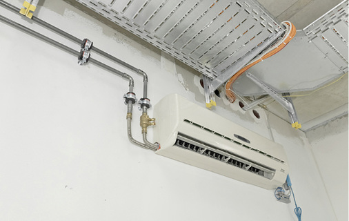 
5
 Klimageräte sorgen in den Serverräumen für eine betriebssichere Umgebungstemperatur. 



