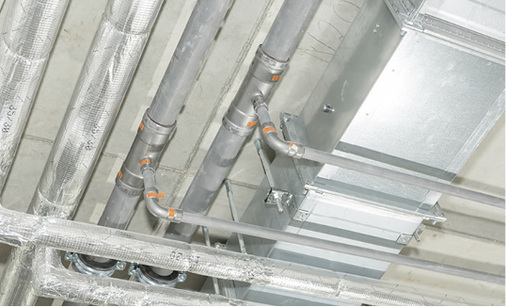 
6
 Mit den Megapress-Verbindern konnten bereits vorlackierte Stahlrohre installiert werden. Der wirtschaftliche Vorteil: Der zeitintensive Korrosionsschutzanstrich für die Stahlrohre auf der Baustelle entfiel vollständig. 



