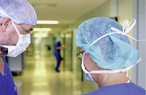 



4
 Das Beispiel einer Krankenhaus-Trinkwasserinstallation zeigt, dass die Thermische Desinfektion hier ein ungeeignetes Mittel der Dekontamination ist, wenn nicht an allen Entnahmestellen ein Verbrühungsschutz gewährleistet werden kann. 
