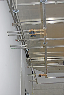 



4
 Ausschnitt aus der Trinkwasserverrohrung mit dem Edelstahlsystem NiroSan. 
