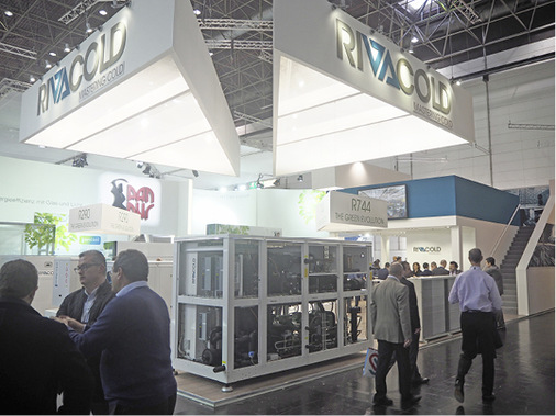 



5
 Propan (R290) und CO
2
 (R744) als „The Green Evolution“ auf einem Euroshop-Messestand.
