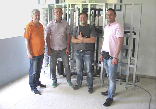 


9
 Das für den Bauablauf verantwortliche Team (v. l.): Bernd Seilheimer (Projektleiter Käuffer), Markus Eickmeier (technische Betreuung GBG), Ramiz Kalosevac (Bauleiter Gebäudetechnik Käuffer), Samir Smajlovic (Bauleiter Ausbau Käuffer). 
