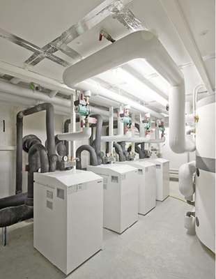 



5
 Bei Hauswärmepumpen ist die Umstellung von HFKW-Kältemitteln auf halogenfreie Verbindungen oft mit einem Technologiewechsel verbunden. Über die ökologischen Vorteile von „Wärmepumpen mit natürlichen Kältemitteln“ informiert der gleichnamige Bericht des Umweltbundesamts. 

www.uba.de/publikationen

