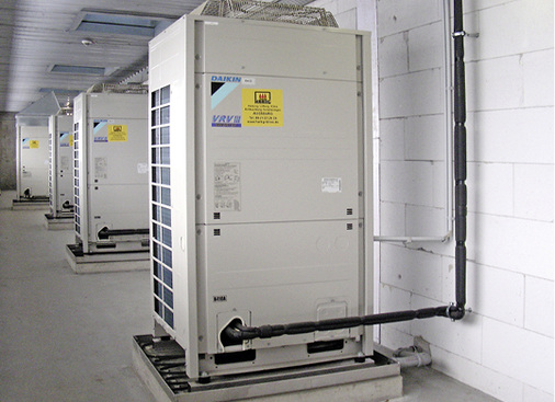 



6
 Klimasysteme mit weitläufigen, Kältemittel führenden Leitungen wie VRF-Anlagen sind beim UBA sehr umstritten. Für Wasser führende Systeme gibt es jetzt ein Förderprogramm. 
