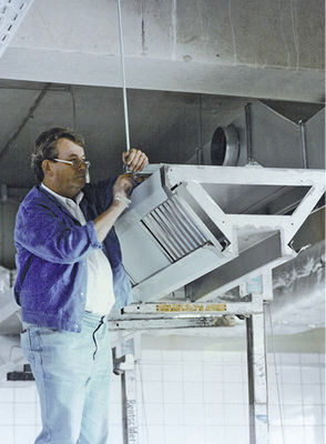 



5
 Montage eines Abluftkörpers. 
