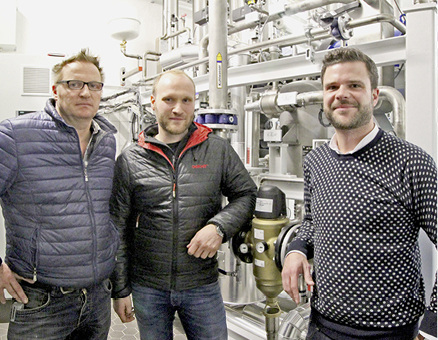 



4
 Freuen sich über die gelungene Umsetzung des neuen Energiekonzepts bei Zötler (v. l.): Braumeister Markus Würz, Jan Seibert von der Geiger Energietechnik und Niklas Zötler, Geschäftsführer der Brauerei Zötler. 
