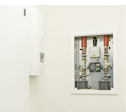 



4
 In den Sanitäranlagen hält an den entferntesten Trinkwasserverbrauchern eine Viega-Spülstation mit Hygiene+ Funktion den regelmäßigen Wasserwechsel aufrecht, sobald Nutzungsunterbrechungen erkannt werden. 
