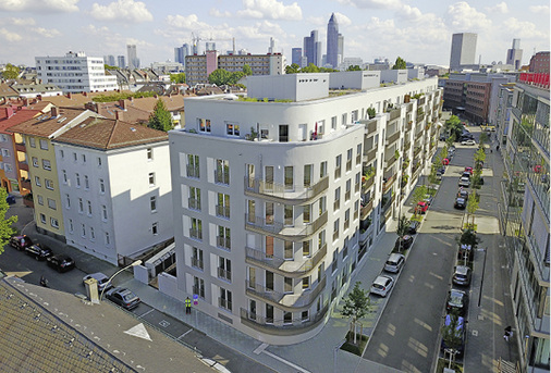 <p>
</p>

<p>
<span class="GVAbbildungszahl">2</span>
 ABG-Passivhaus in der Salvador-Allende-Straße im Frankfurter Stadtteil Bockenheim. Im Geschosswohnbau kann der Passivhaus-Standard inzwischen zu fast gleichen Kosten wie im konventionellen Wohnbau (EnEV oder KfW-Effizienzhaus) erreicht werden. Die ABG Frankfurt Holding gilt mit ihren rund 3000 Passivhauswohnungen als Pionier bei der kommerziellen Umsetzung. 
</p> - © ABG Frankfurt Holding / Herbert Kratzel

