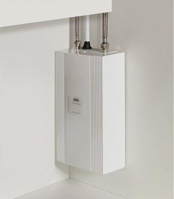 
3
 Unter jeder Laborspüle beanspruchen die elektronisch geregelten Durchlauferhitzer DDLE Kompakt 11/13 von AEG Haustechnik nur wenig Platz. Sie stellen Warmwasser exakt in der festgelegten Temperatur bis maximal 60 °C bereit. 



