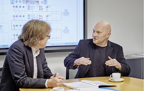 <p>
</p>

<p>
<span class="GVAbbildungszahl">2</span>
 Für Fachplaner Frank Ullmann (rechts), im Gespräch mit Systemair-Applikationsmanager Reiner Kelch, war die Planungsmethodik BIM für die Auslegung und Realisierung der Lüftungs- und Rauchdrucktechnik im Grosspeter Tower eine wesentliche Erleichterung. 
</p> - © Systemair

