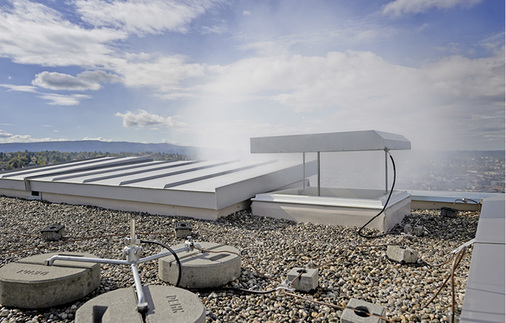 



8
 Um die Abströmkanäle im Sinne möglichst weitgehender Raumausnutzung sehr kompakt zu halten, gehört im Grosspeter Tower ein unterstützender Dachlüfter zum RDA-Konzept. 
