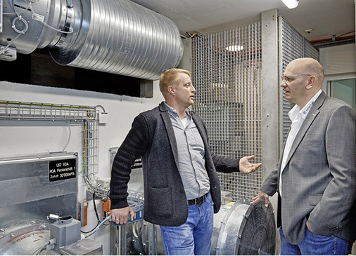 



9
 Für Daniel Neddermeyer (links) von der Meier-Kopp AG als ausführendem Fachhandwerksunternehmen und Systemair-Projektleiter Michael Strehler war die enge Kooperation bei diesem Projekt in jeder Hinsicht eine Win-win-Situation: Neddermeyer: „Mit einem Systemlieferanten an der Seite, mit dem wir schon in der Planungsphase zusammenarbeiten, können wir auch Spezialaufgaben, wie die Entrauchung der Tiefgarage stemmen, und alles aus einer Hand anbieten.“ 
