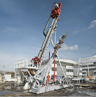 
7
 Herrenknecht sieht in Tiefen von 500 bis 1250 m neue Möglichkeiten der direkten Nutzung geothermischer Energie. Das in der Öl- und Gasindustrie bewährte Bohrverfahren „Slant Directional Drilling“ (SDD) wurde für diesen Einsatz modifiziert. 



