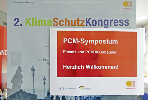 



2
 Noch fehlen belastbare Daten über Einsatzmöglichkeiten, Effizienz und Langzeitfestigkeit von Phasenwechselmaterialien. Einige Industrieunternehmen bieten jedoch bereits PCM-Komponenten an. 

