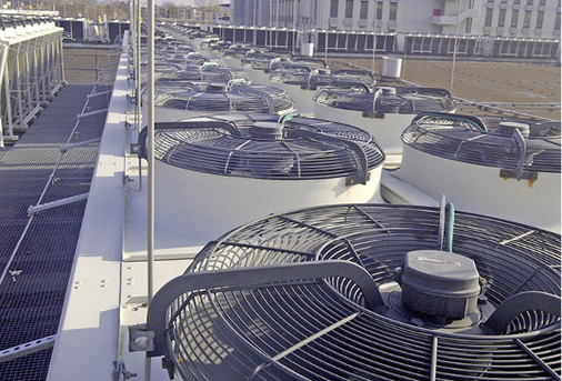 



2
 Vorher: Die Rückkühler wurden mit ungeregelten Axialventilatoren mit Wechselstromtechnik betrieben. 
