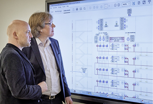 <p>
<span class="GVAbbildungszahl">4</span>
 Frank Ullmann (links) von der Gruner Gruneko AG und Applikationsmanager Reiner Kelch, Systemair, haben gemeinsam mit den TGA-Spezialisten der Meier-Kopp AG die umfassende Lüftungs-, Brand- und Rauchschutzausstattung des Towers entwickelt und aufeinander abgestimmt. 
</p>

<p>
</p> - © Systemair

