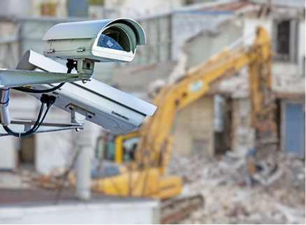 



2
 Die Kombination aus teuren mobilen Geräten und temporären Standorten macht Bauunternehmen und Baustellen traditionell zu attraktiven Zielen für Diebe. Aus diesem Grund versucht jedes vernünftige Bauunternehmen, die Risiken durch den Einsatz der besten Sicherheitspraktiken zu minimieren … 
